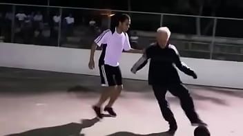 Reproducir Me follé a la novia de mi mejor amigo, ella lo engaña alditiktok 2