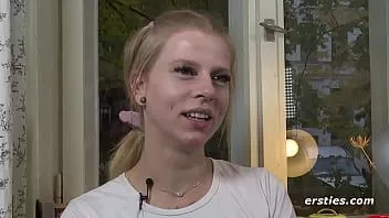 Redare Pixie se joacă cu un plug anal în formă de inimă