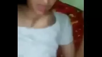 Reproducir Virgen adolescente primera vez sexo duro gimiendo