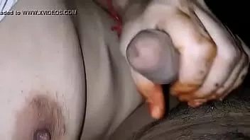 Reproducir Vecino bhabhi me hace una paja