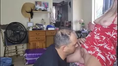 Redare Stepdad nu poate rezista să -și lingă păsărică strânsă a fiicei sale vitregi obraznice
