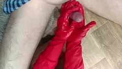 播放 Kinky BBW Milf Miolks搭配橡胶手套的大公鸡