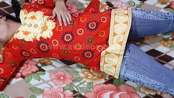 play 隐藏的性村女孩他妈的与男朋友热性感的彩信少女