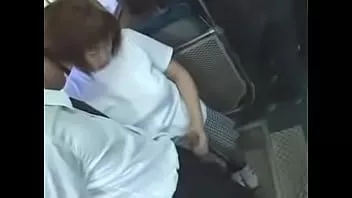 Redare Mamă japoneză matură a bâjbâiat și futut în autobuz